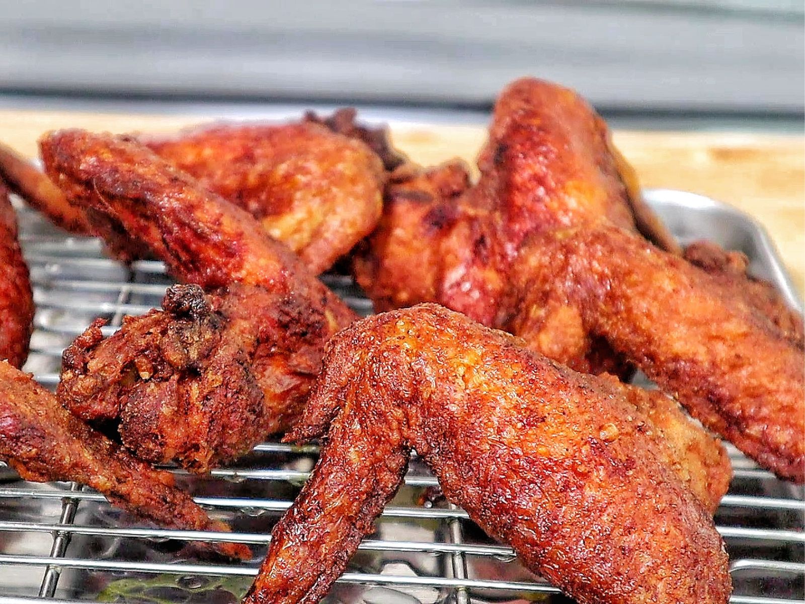 Crispy, golden-brown Chinese-style chicken wings fresh from frying and packed with seasoned flavor.