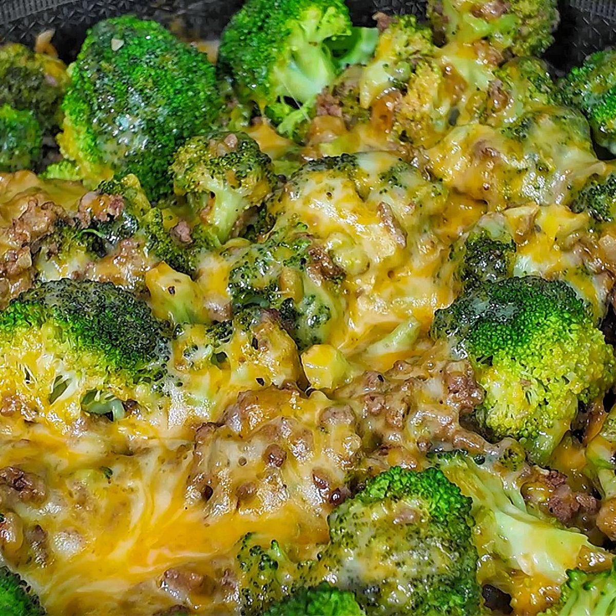Cheesy Hamburger Broccoli Skillet