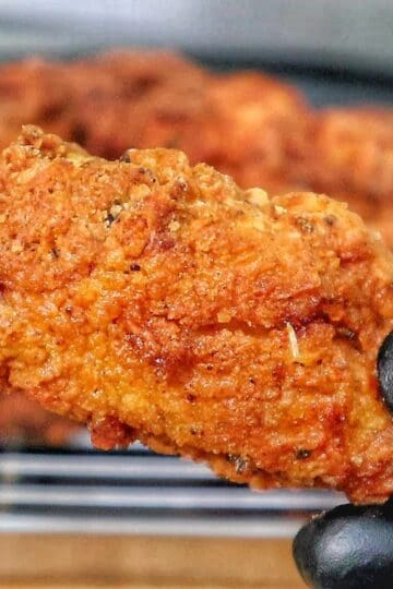 Crispy golden fried chicken wings coated in seasoned flour, with a crunchy textured crust.