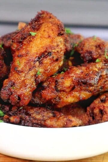 crispy Brazilian-style chicken wings fried until deep golden brown, topped with sautéed garlic, fresh parsley, and a drizzle of garlic-infused olive oil.