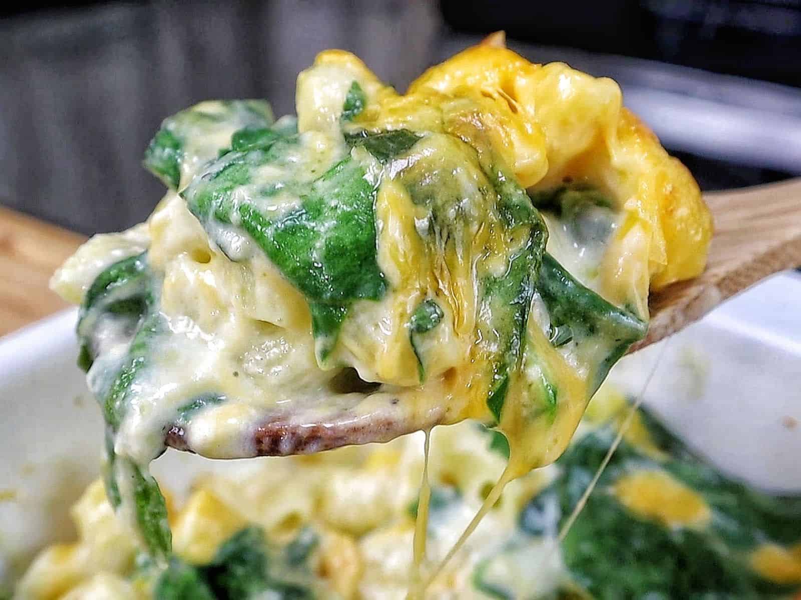 creamy homemade macaroni and cheese made with elbow pasta, fresh spinach, and a rich blend of cheddar, mozzarella, Parmesan, and cream cheese.