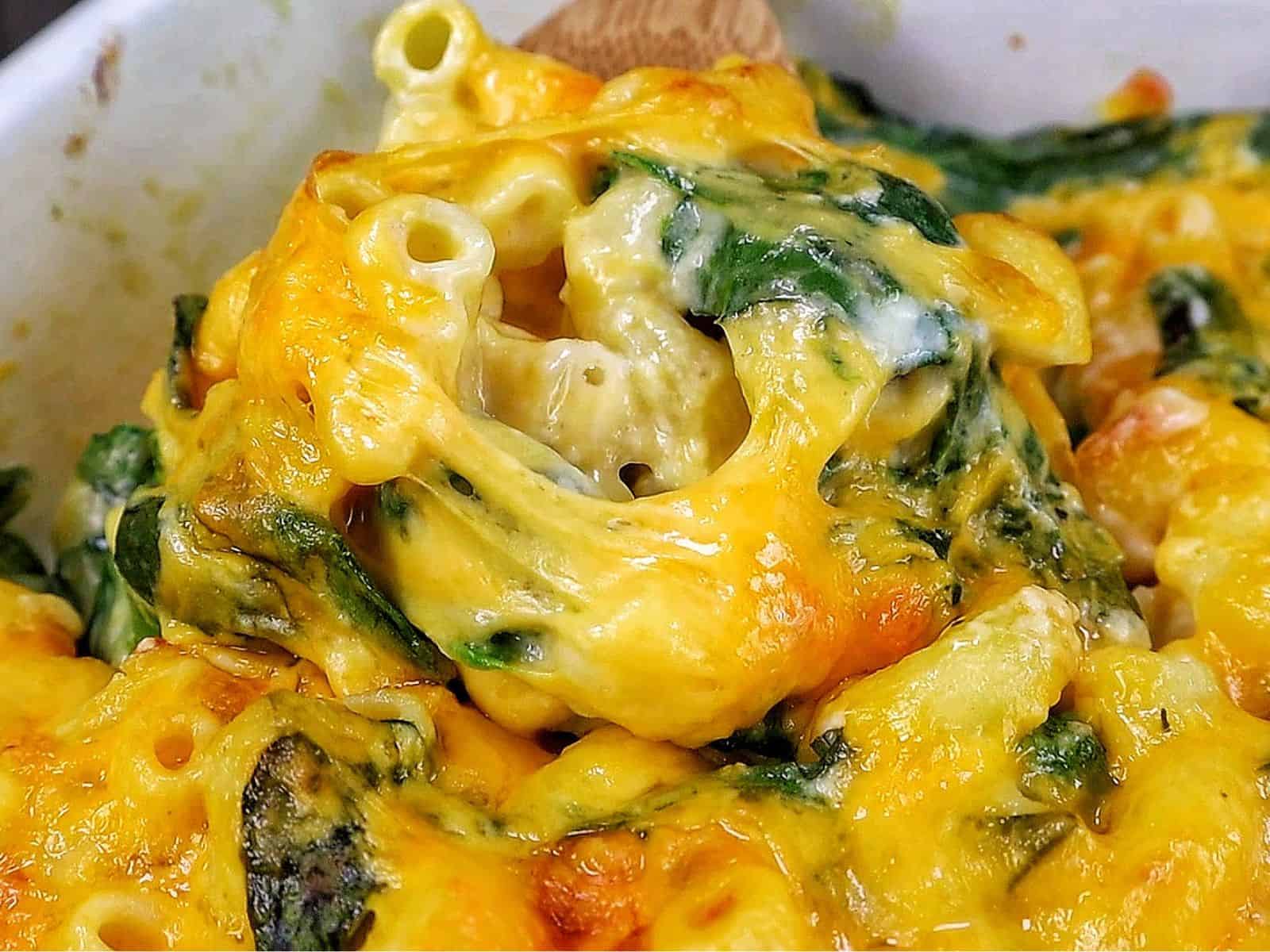 creamy homemade macaroni and cheese made with elbow pasta, fresh spinach, and a rich blend of cheddar, mozzarella, Parmesan, and cream cheese.