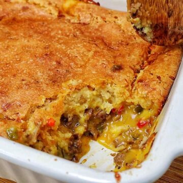 Philly Cheesesteak Cheddar Bay Cobbler topped with golden Cheddar Bay biscuit crust, filled with chopped roast beef, onions, bell peppers, and creamy cheddar cheese sauce.
