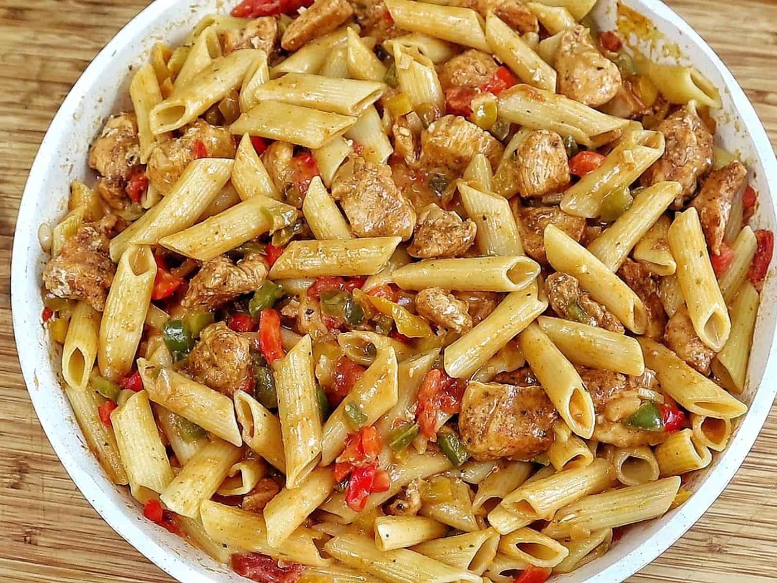 Creamy chicken fajita pasta with penne, seasoned chicken breast, red and green bell peppers, onions and tomatoes tossed in a flavorful creamy fajita sauce.