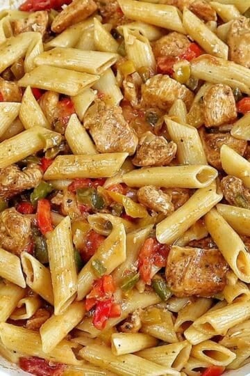 Creamy chicken fajita pasta with penne, seasoned chicken breast, red and green bell peppers, onions and tomatoes tossed in a flavorful creamy fajita sauce.