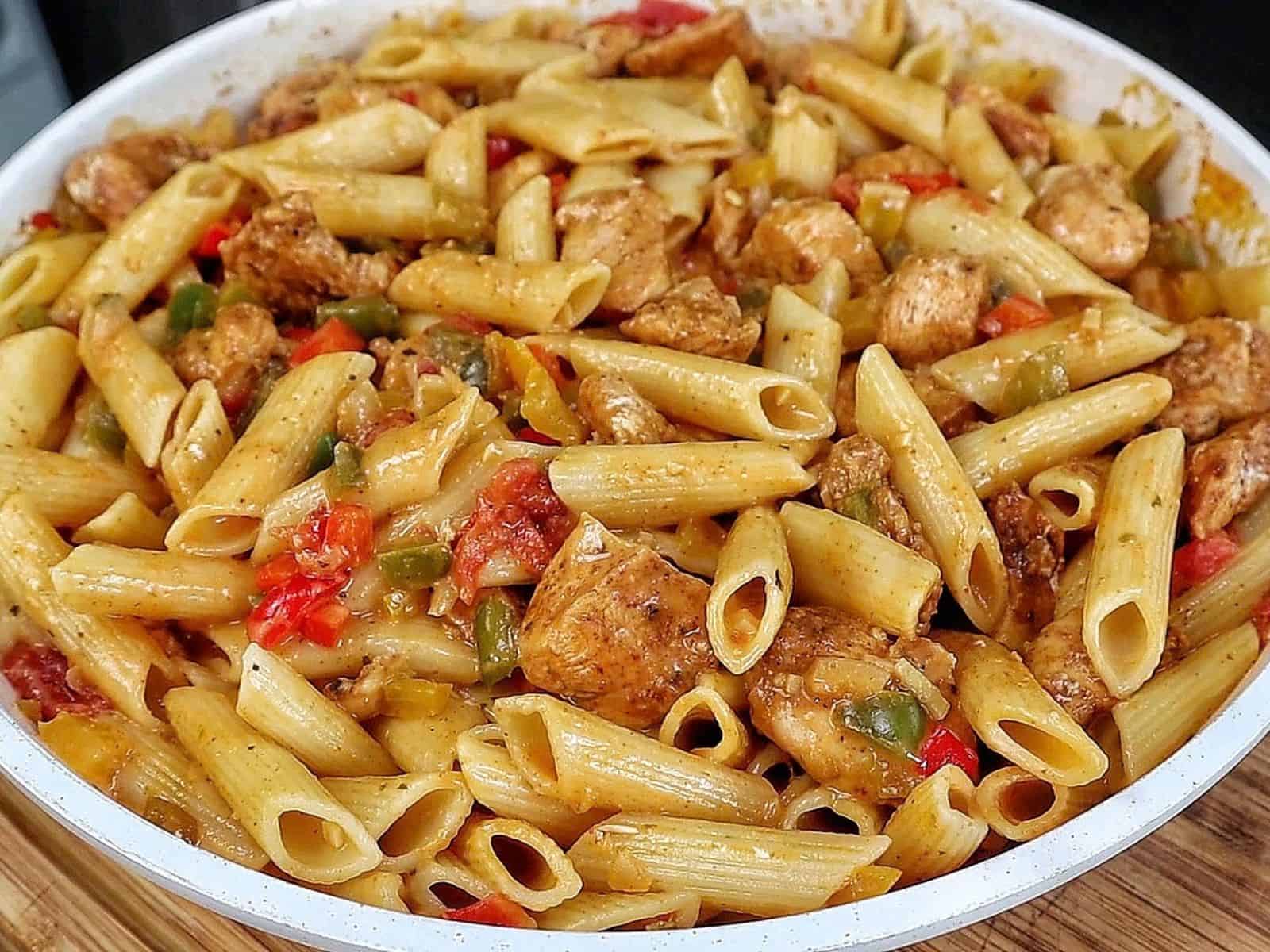 Creamy chicken fajita pasta with penne, seasoned chicken breast, red and green bell peppers, onions and tomatoes tossed in a flavorful creamy fajita sauce.